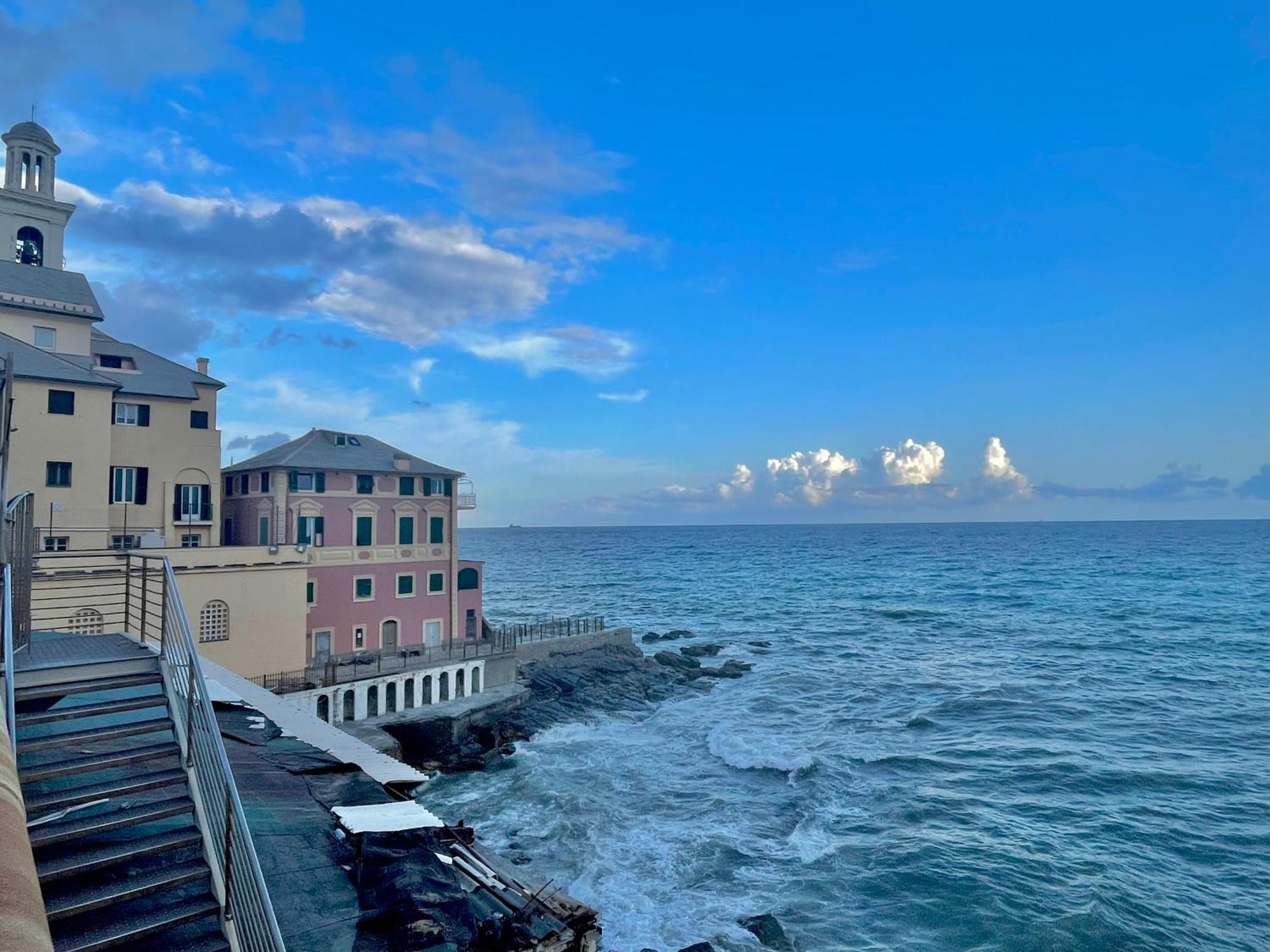 Happy Family Apartments Baia Boccadasse Генуя Экстерьер фото